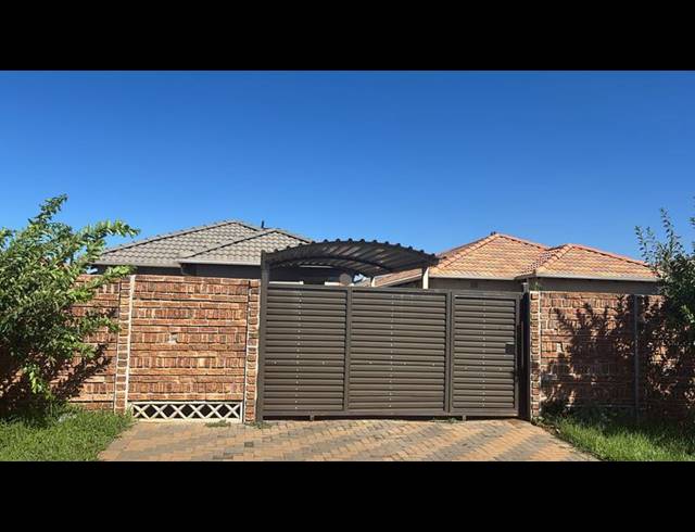 3 BEDROOM HOUSE FOR SALE IN SKY CITY